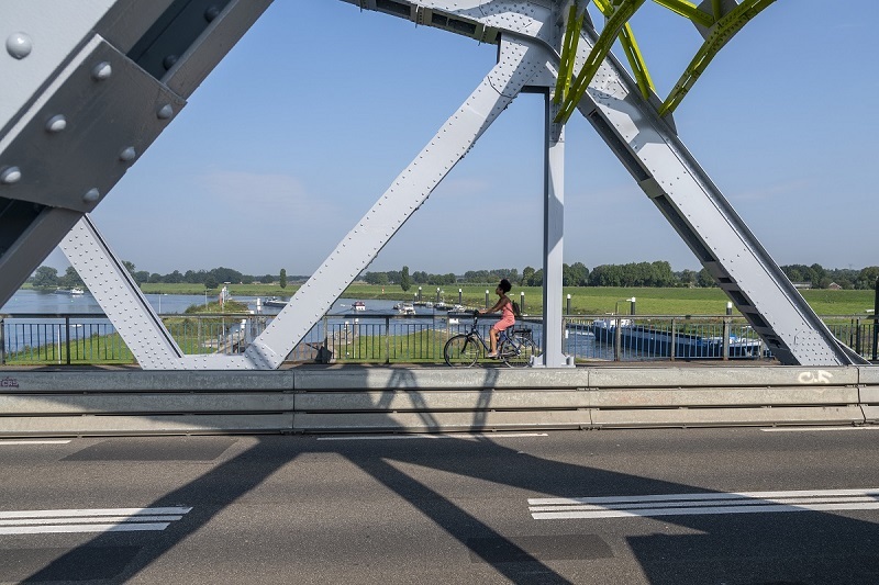 Lees meer over het artikel Rijweg en fietspad John S. Thompsonbrug deze zomer om de beurt dicht