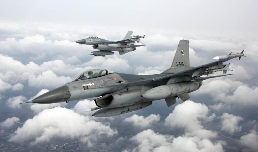 Lees meer over het artikel Gevechtsvliegtuigen van vliegbasis Volkel beoefenen Basic Fighter Manoeuvres in week 29 en 30￼