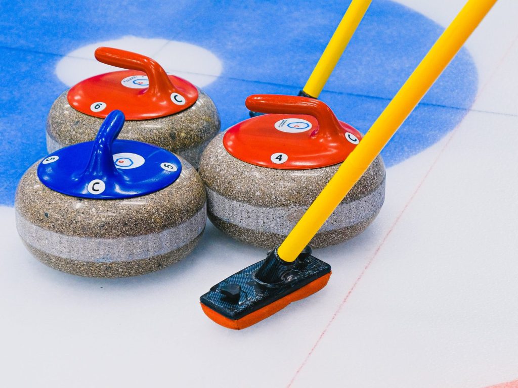 Lees meer over het artikel 20 teams aan de slag met Curling tijdens gezellige muzikale Koningsnacht in Mills Aldendrielpark